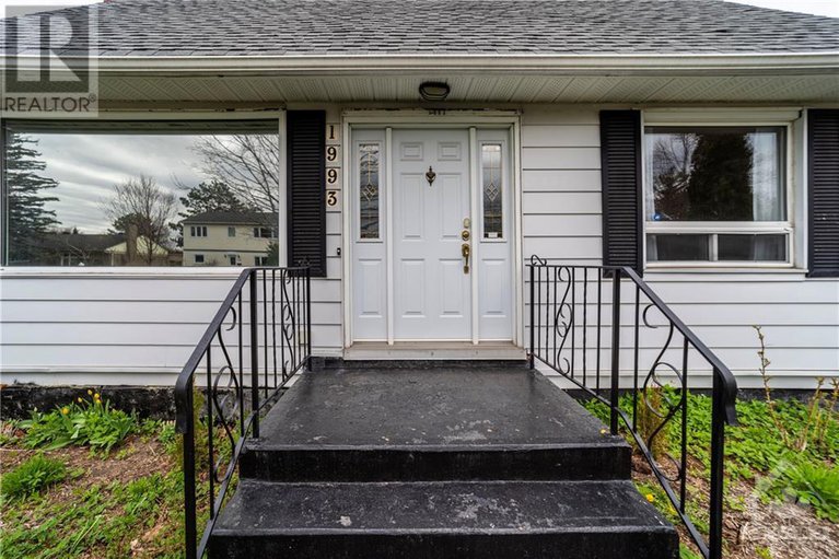 27097132/1993-naples-avenue/elmvale-acres/ottawa/ontario/K1G2B5_3