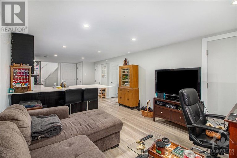 27234731/2529-roman-avenue/queensway-terrace-north/ottawa/ontario/K2B7X8_21