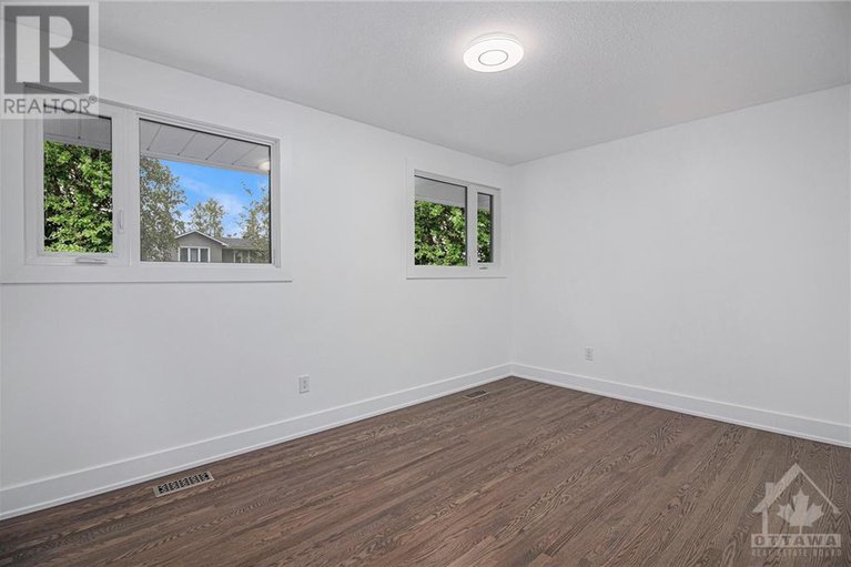 27090704/1915-illinois-avenue/guildwood-estates/ottawa/ontario/K1H6W5_12