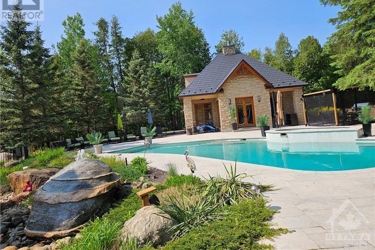 26469008/5849-queenscourt-crescent/rideau-forest/manotick/ontario/K4M1K3_26