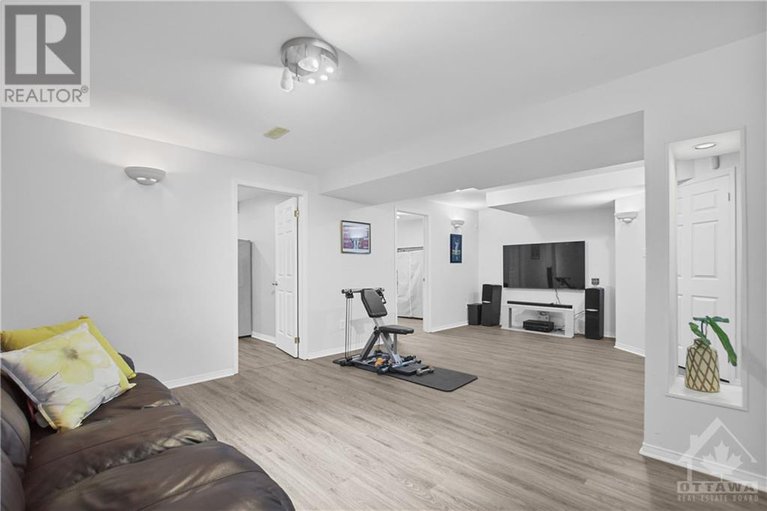 27108725/2103-gardenway-drive/fallingbrook/ottawa/ontario/K4A3K2_24