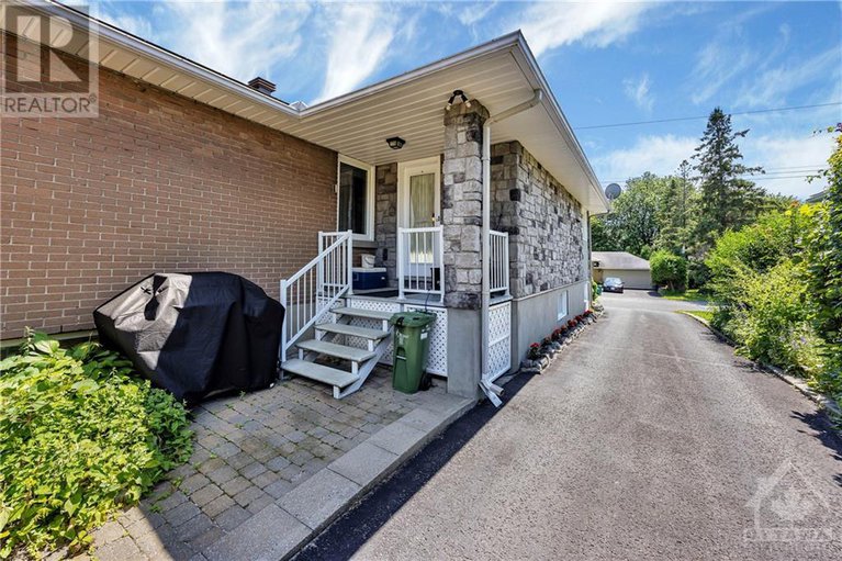 27132893/27-dunham-street/cardinal-heights/ottawa/ontario/K1J7L7_4