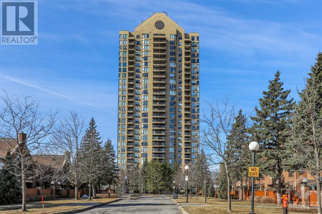 545 St Laurent Boulevard Unit#903