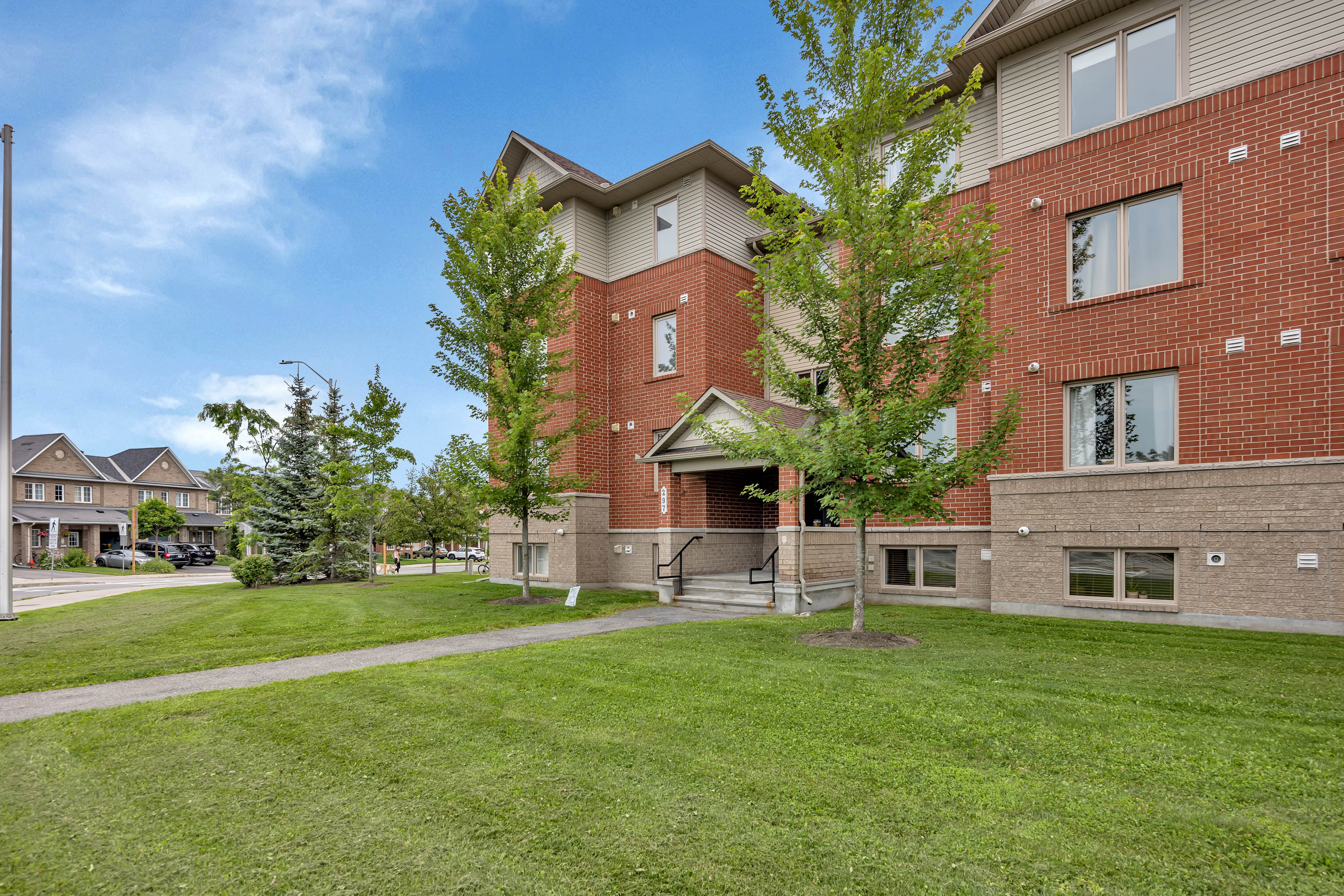 297 Cresthaven Drive, Unit 5