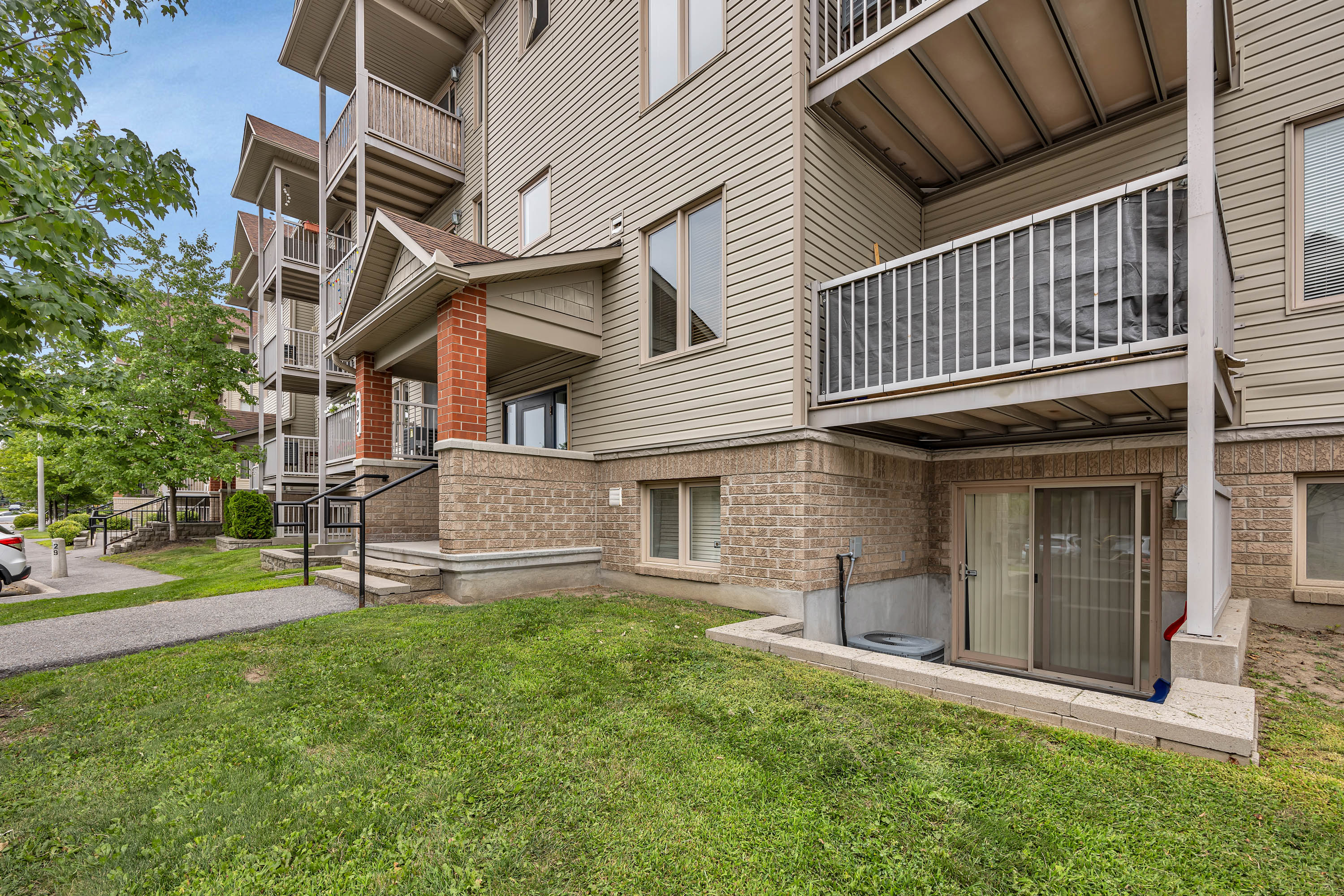 297 Cresthaven Drive, Unit 5